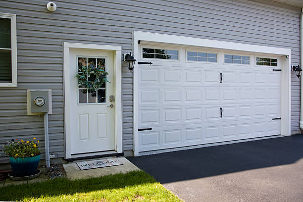 24/7 Emergency Garage Door Panel Replacement experts in Wilber, NE